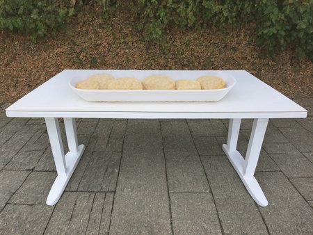 small,senbei body  ,<lora:senbei:0.95>