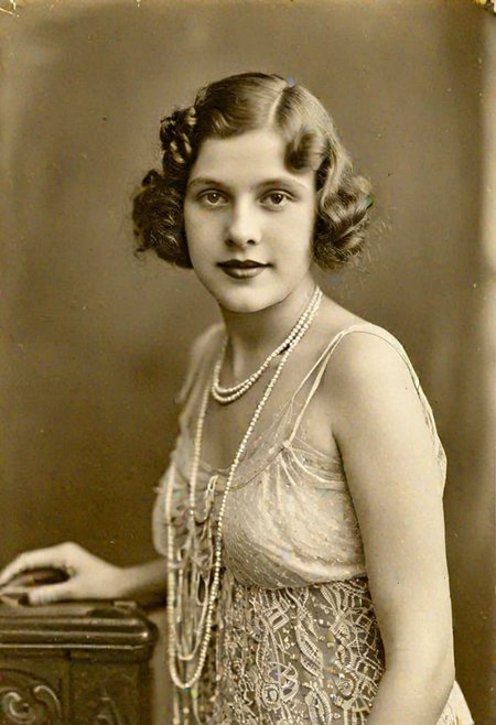 Vintage photo in 1920s of a young woman