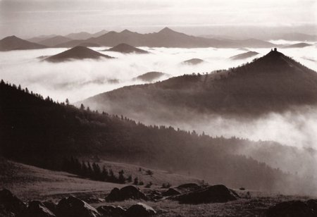 lith_argenta_bromBN1W, a foggy mountain, hard shadow