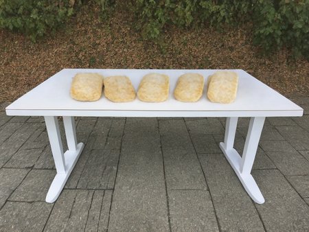 small,senbei body  ,<lora:senbei:0.95>