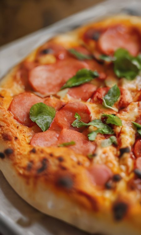 score_9, score_8_up, score_7_up, score_6_up, score_5_up, score_4_up, close up, pizza, commercial photo, p1zz4, artistic, table, toppings