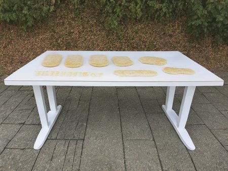 small,senbei body  ,<lora:senbei:0.95>