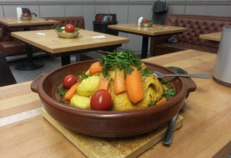 tajine_funkroyal_perlhuhn