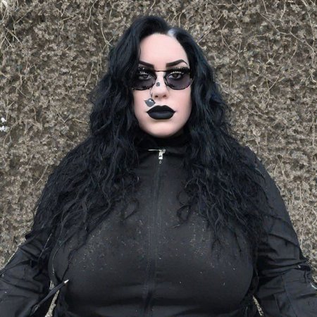 Thicc goth  big tittys and big ass