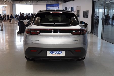 AITO M5 EV