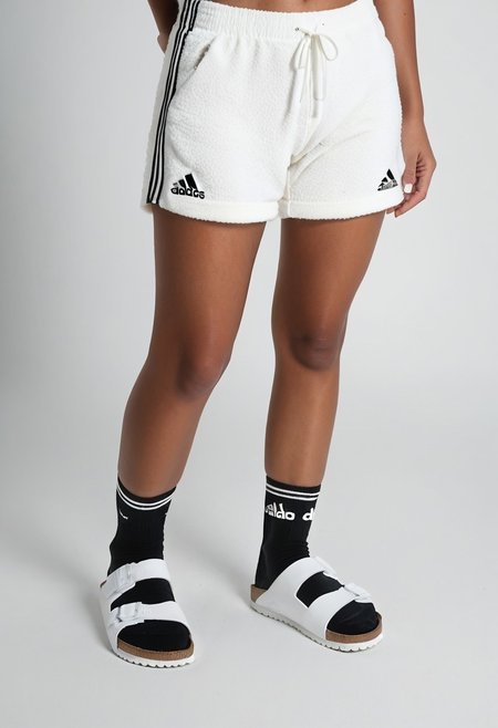 photorealistic, masterpiece, best quality.
1girl, solo, simple_background, white_background, standing.
calves, thighs, adidas_shorts, lower_body, slippers, footwear_focus, scksnsndls, birksonsocks, black_socks.