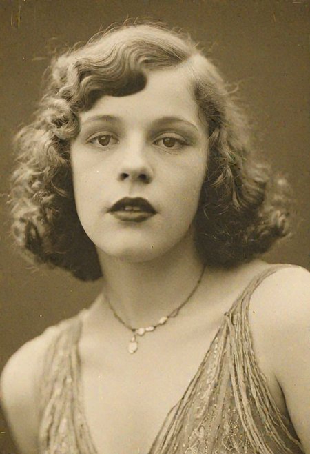 Vintage photo in 1920s of a young woman